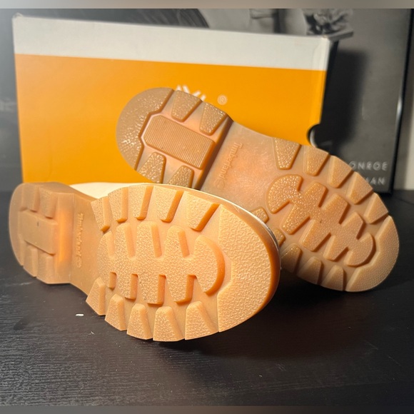 Timberland Boots | PINK | FLORAL | WOMANS | SIZE 6.5 - Picture 5 of 8